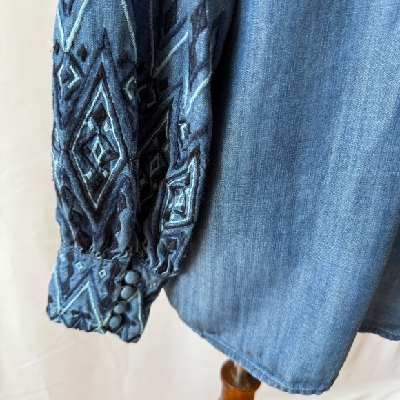 CHICOS POPOVER TOP TENCEL EMBROIDERED SLEEVES CHAMBRAY BOHO CHIC FESTIVAL 8/10 - Picture 6 of 11